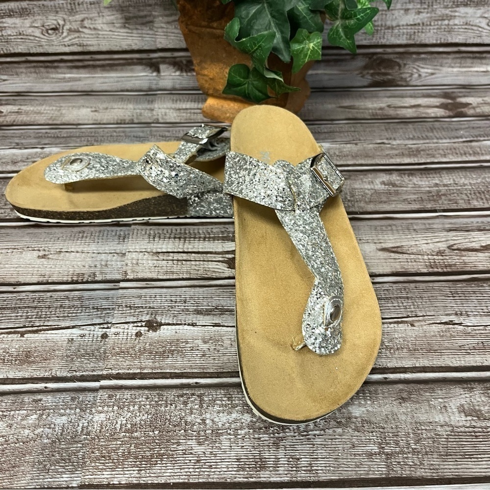 Mudd Silver Glitter Thong Sandal Big Girl size 5 Women’s size 7 - Picture 4 of 13